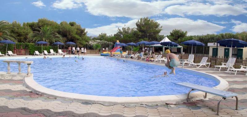 Vela Club Hotel & Appartamenti Роди Гарганико Екстериор снимка