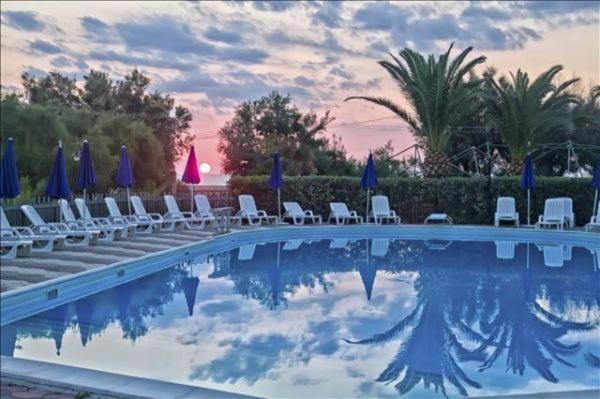 Vela Club Hotel & Appartamenti Роди Гарганико Екстериор снимка